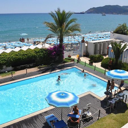 Hotel Miramare سافونا المظهر الخارجي الصورة