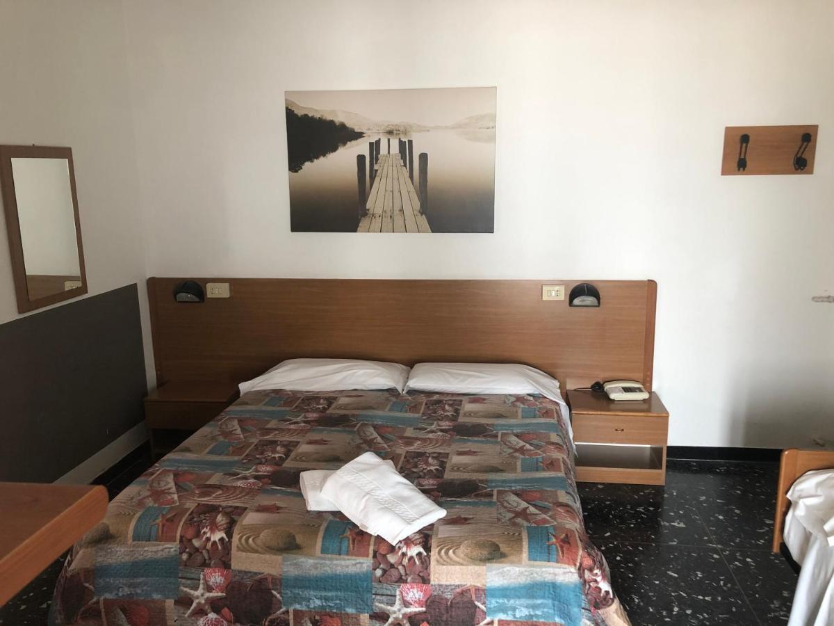 Hotel Miramare سافونا المظهر الخارجي الصورة